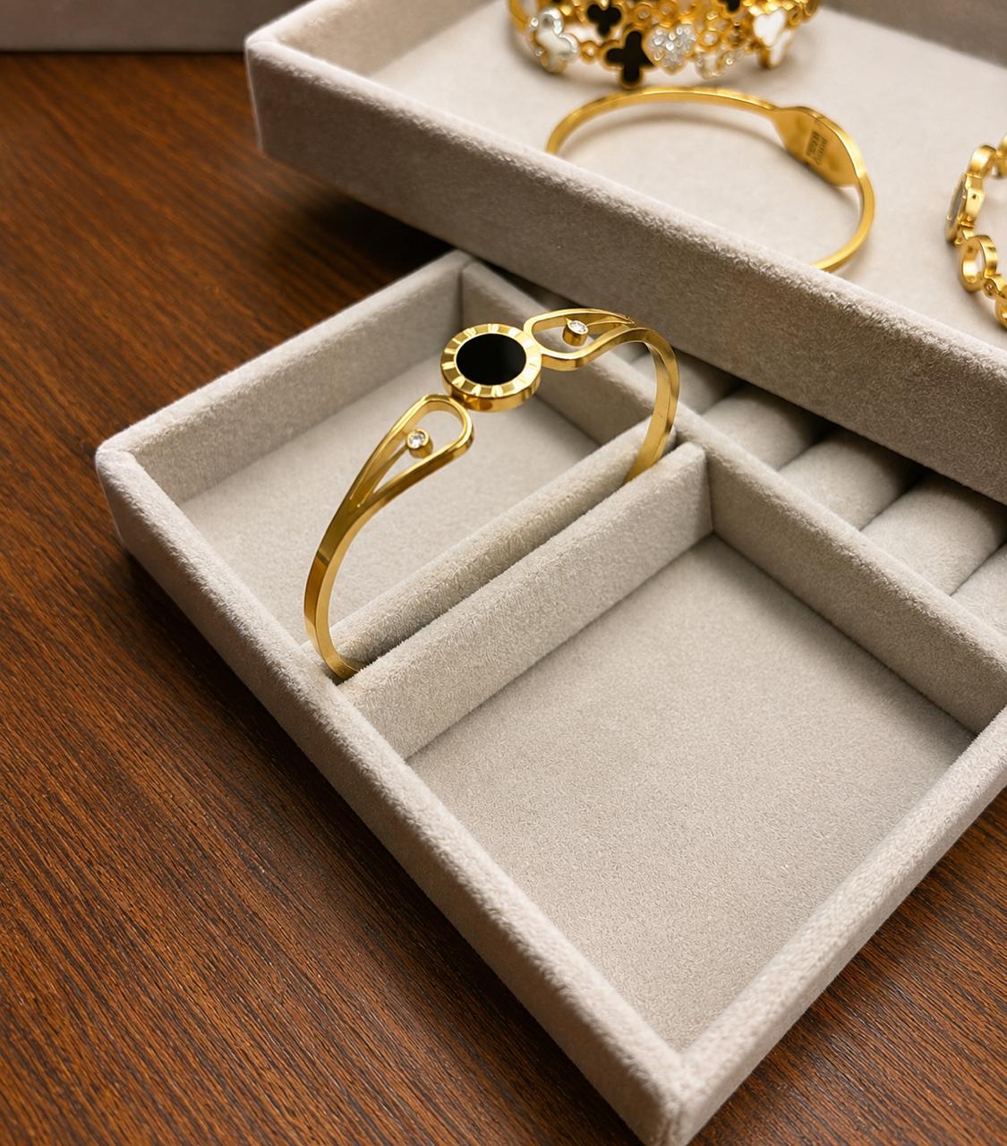 Minimal Golden Black Bracelet - Ataara Jewels